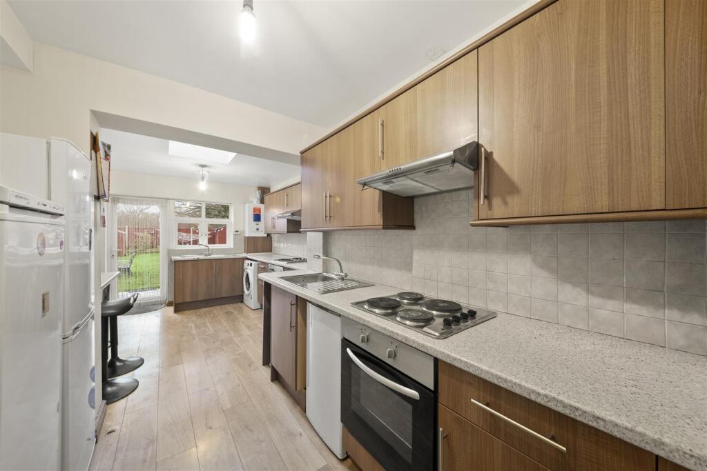 Bournemead Avenue, Northolt photo 4