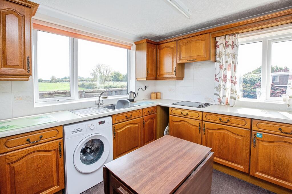House in Bolsover, Blackwell - View 4
