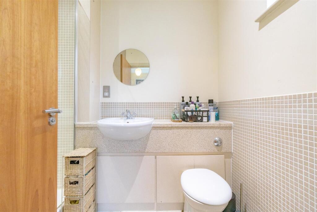 Apartment in Cheltenham, Ewens Farm, Fairview - More