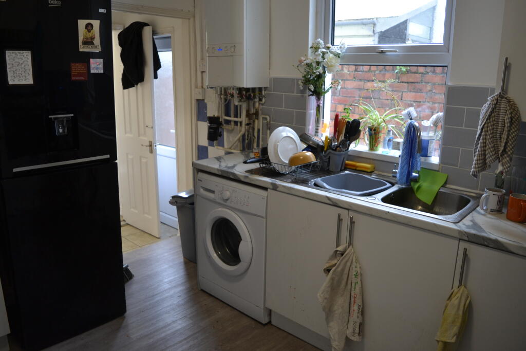 6 bedroom terraced house for rent