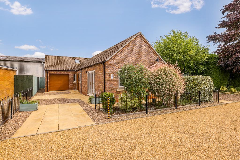 2-bed detached on William Close, Donington, £234,500