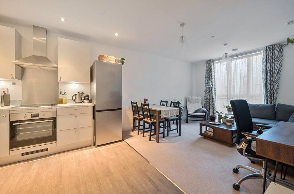 Apartment in Winchester, Knights Quarter, West Hill - View 4