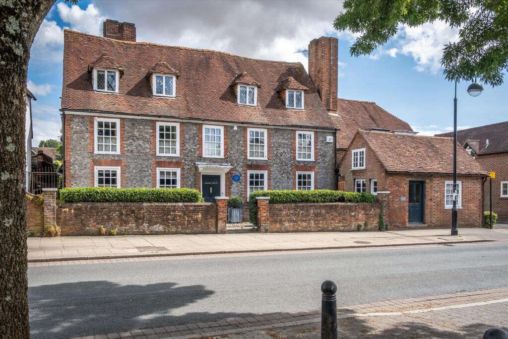 Main image of property: Dragon Street, Petersfield, Hampshire GU31
