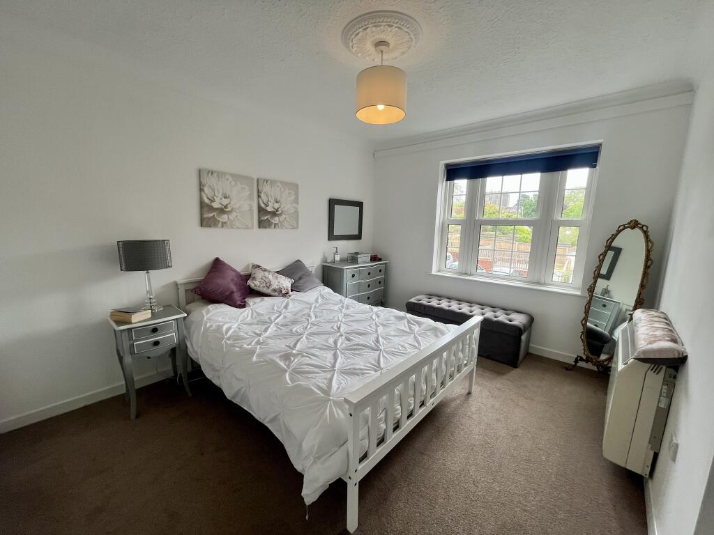 Apartment in Swindon - More