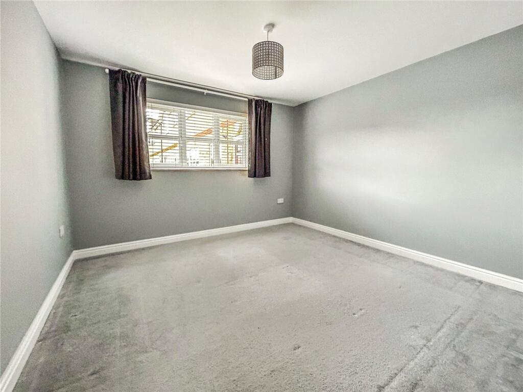 Sandhurst Road, Tilbury, RM18 photo 4