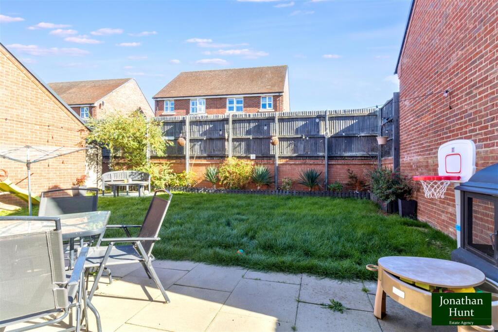 House in East Hertfordshire, Meadow Vale, Buntingford - View 3
