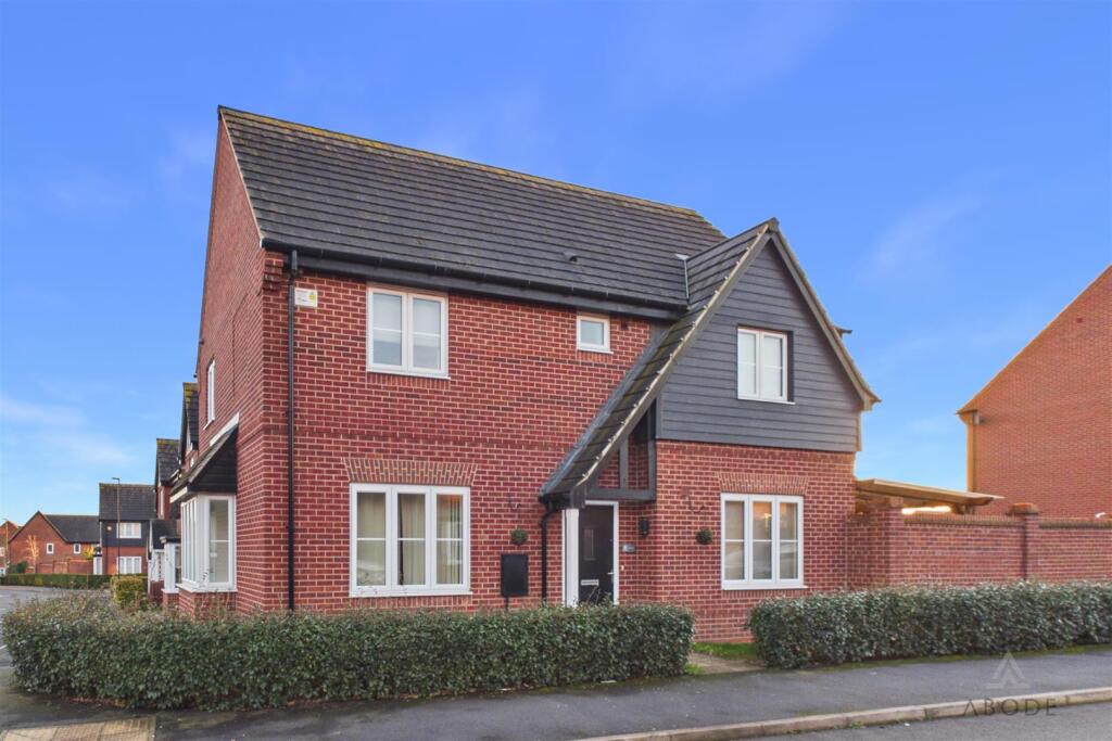 4-bed detached on Arkwright Way, £400,000