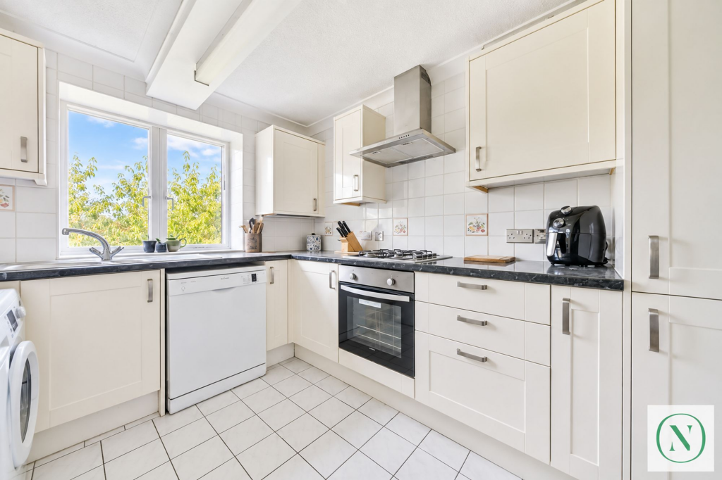 Apartment in Croydon - View 4