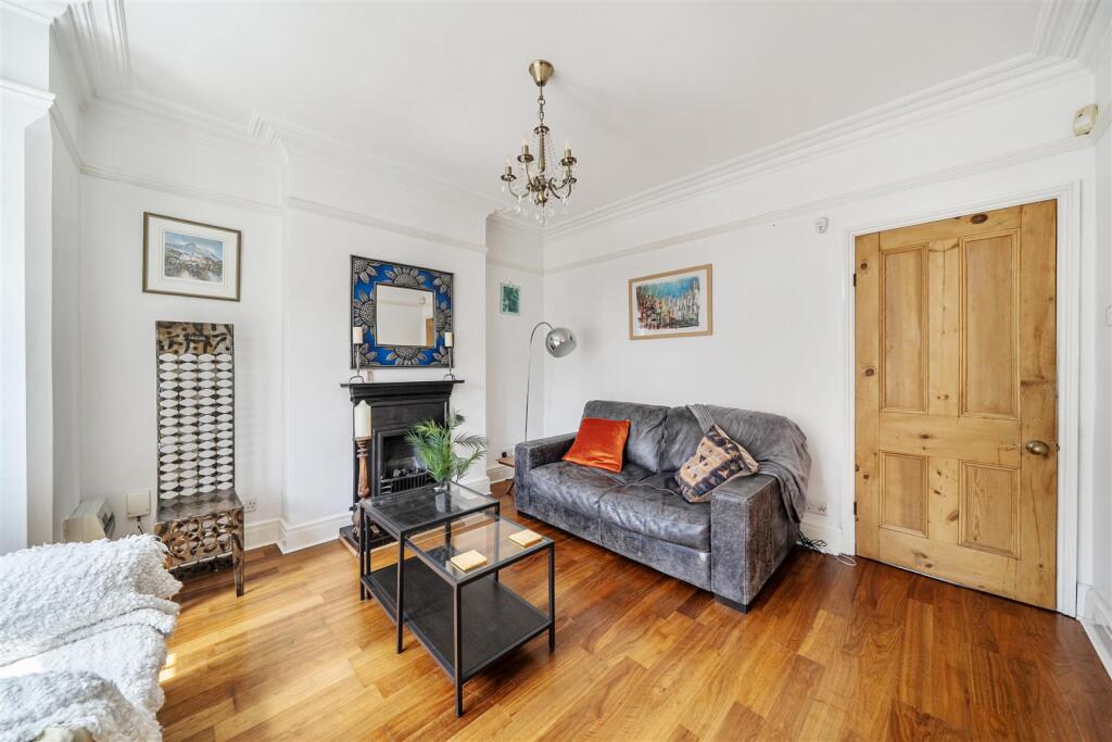 House in Rushcliffe, Radcliffe-on-Trent - View 3