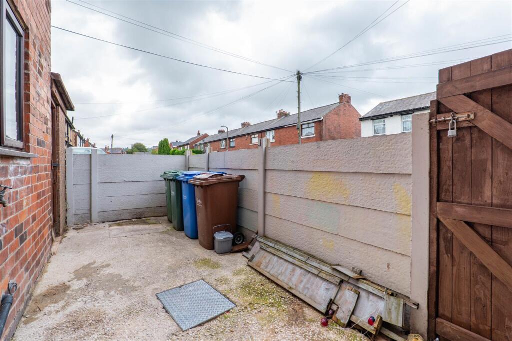 House in Chorley, Knowley - View 4