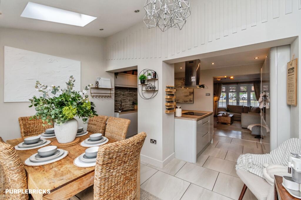 House in Wolverhampton, West Midlands - More
