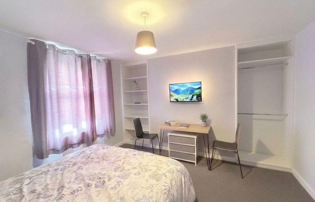 House in Taunton - View 2