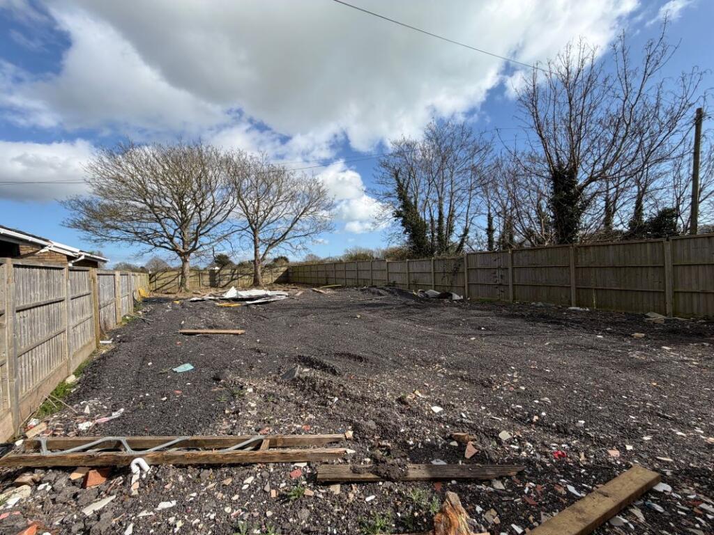 Land Adjacent Pavilion Bungalow, Hook Lane, Bognor Regis, West Sussex, PO22 8AT - View 4
