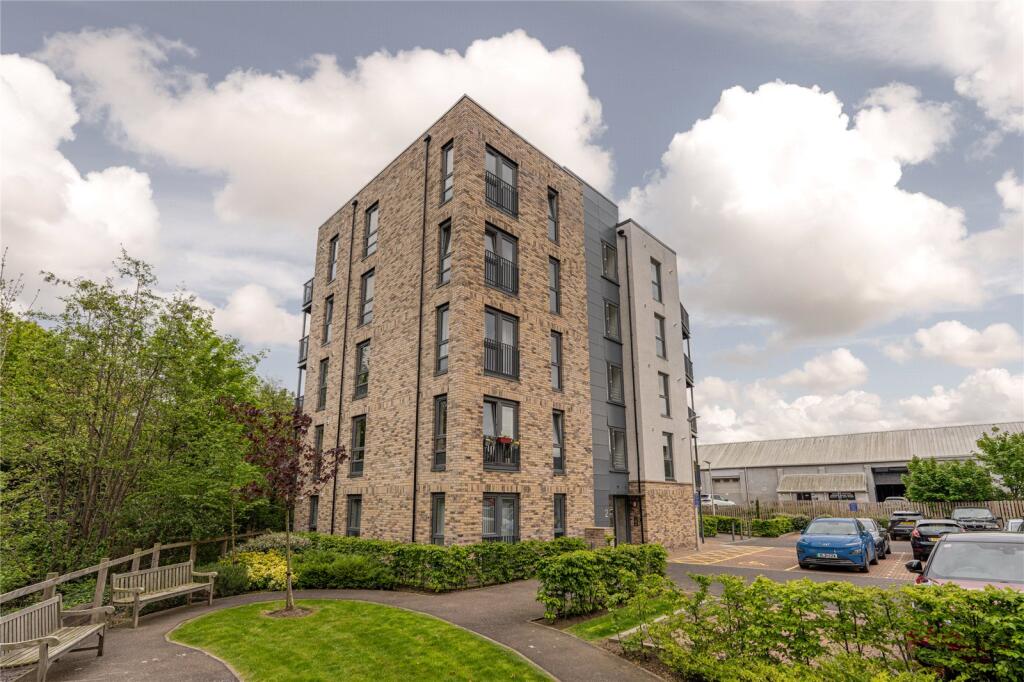 Main image of property: 2/1 Wintermill Square, Edinburgh, EH6
