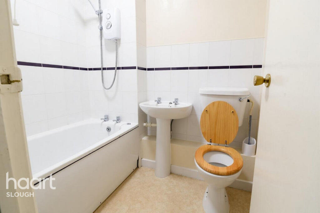 Apartment in Slough - View 3
