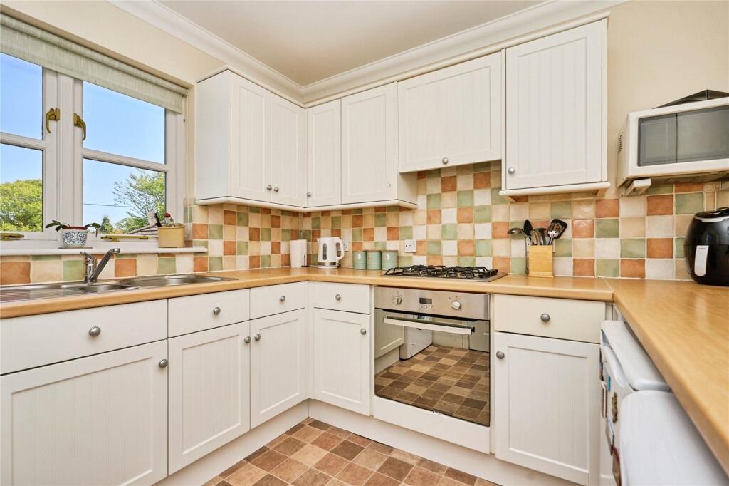 Warden Road, Totland Bay, Isle of Wight, PO39 - View 5