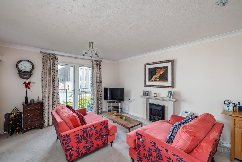 Apartment in Plymouth - More