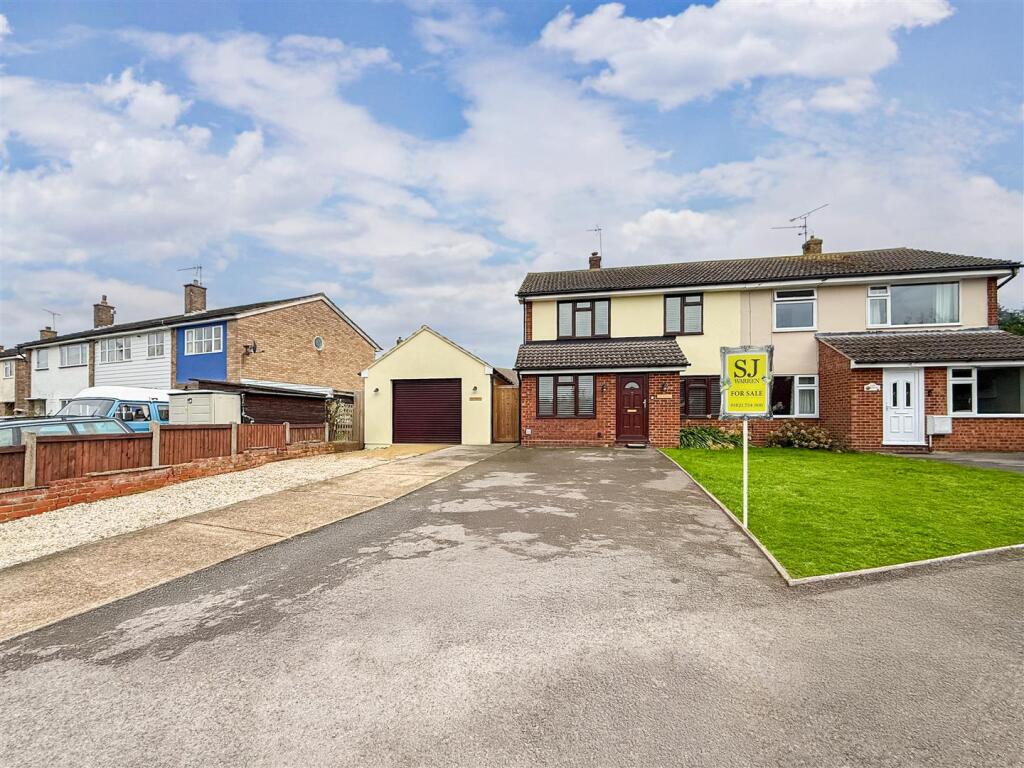 4-bed semi-detached on Crown Way, Southminster, £399,995