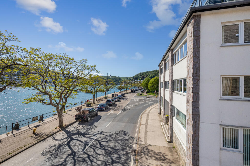 1-bed flat on North Embankment, Dartmouth, £275,000
