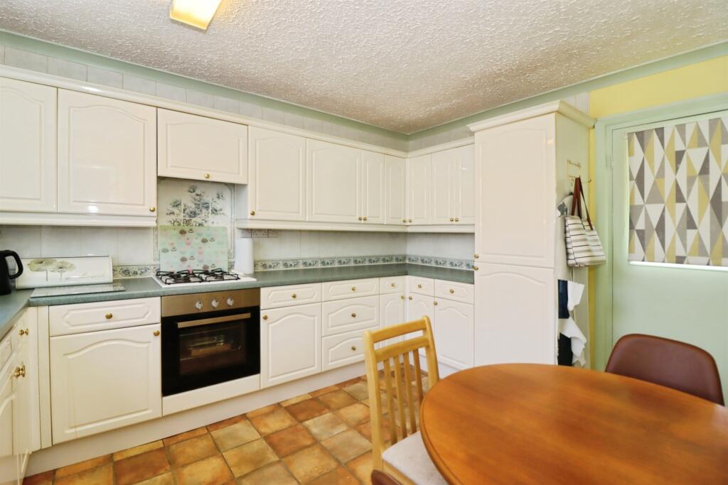 East Crescent, Duckmanton, CHESTERFIELD - View 3