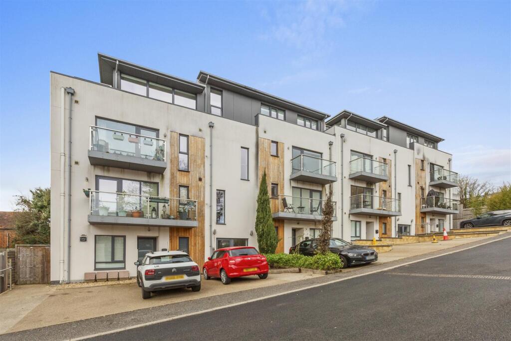 Main image of property: WALK OF TOWN, HIGH WYCOMBE