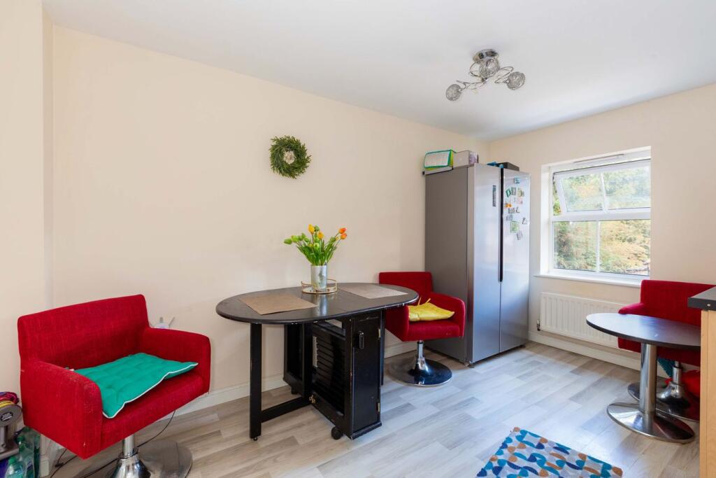 House in Slough - View 5