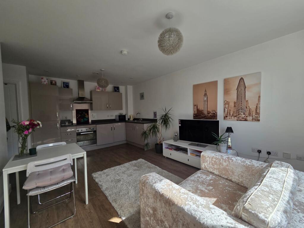 5 Ashford House, Woodside Park, Warwickshire, CV21 2BF photo 2