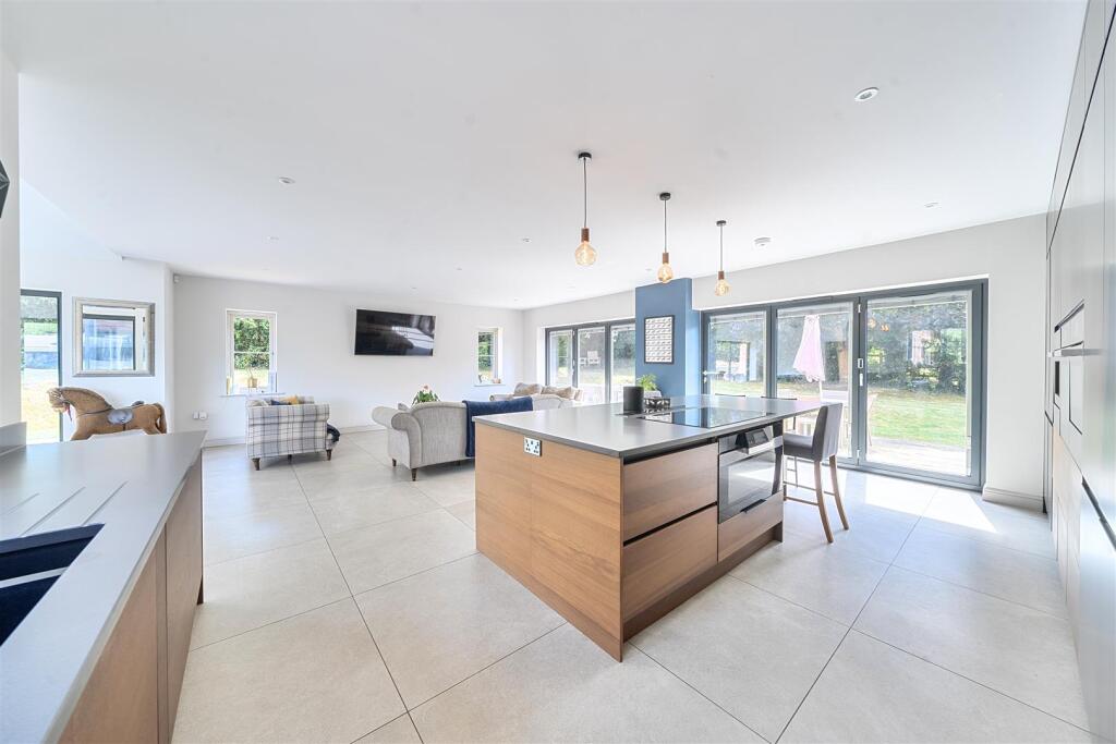 House in Rushcliffe, Orston - More