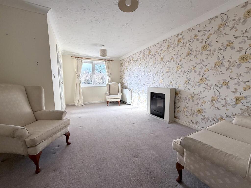 Montgomery Court, Coventry Road, Warwick photo 2