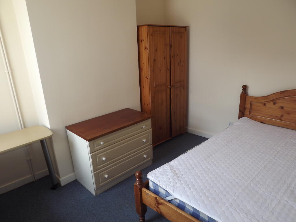 6 bedroom house for rent