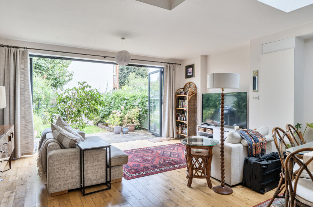 Apartment in London - View 4