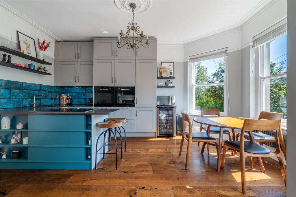 Apartment in Bristol - View 3