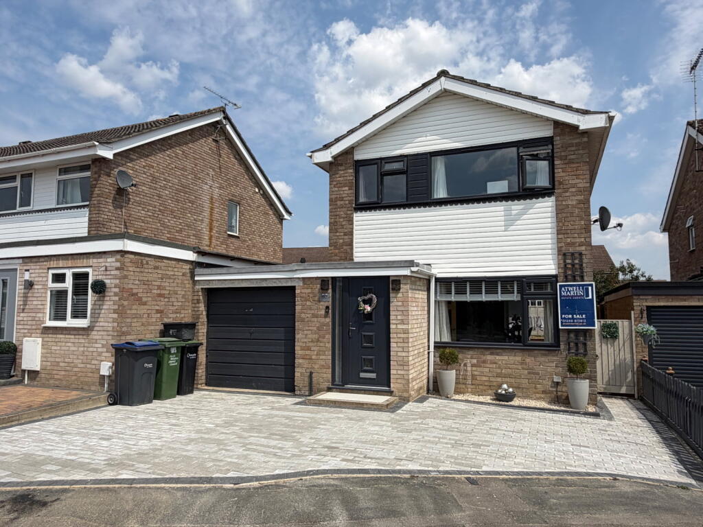 Main image of property: Wyvern Avenue, Calne, SN11 8NZ