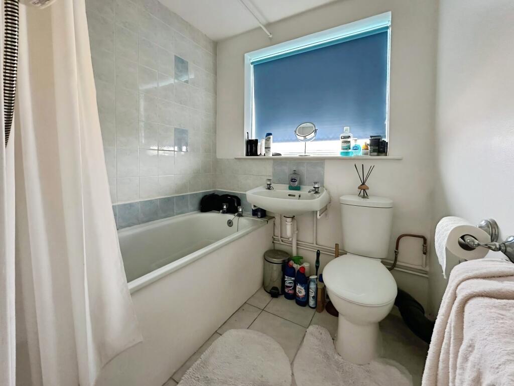 9A Stafford Close, Bulkington, Bedworth, Warwickshire CV12 9QX photo 4