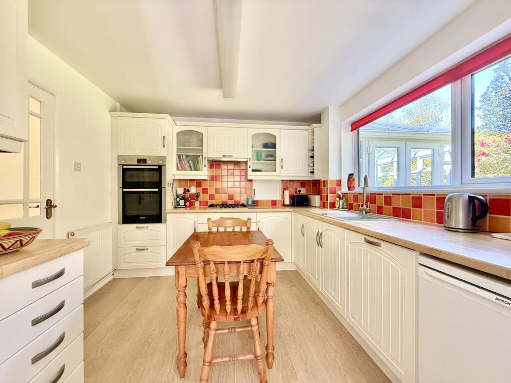 Rotherfield Road, Highcliffe on Sea photo 2