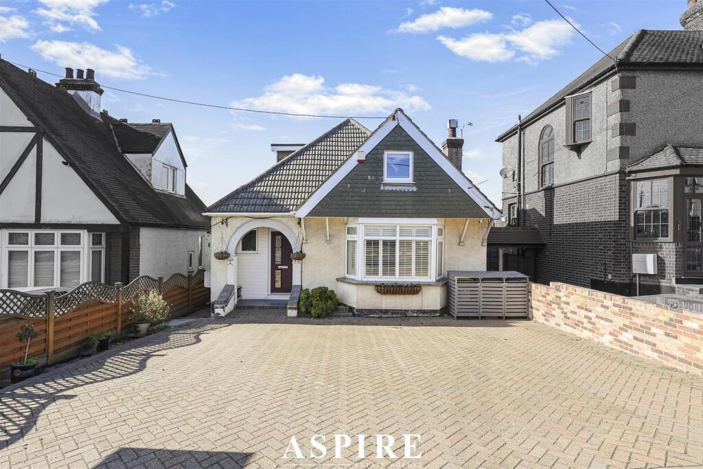 3-bed detached on Down Hall Road, Rayleigh, £475,000