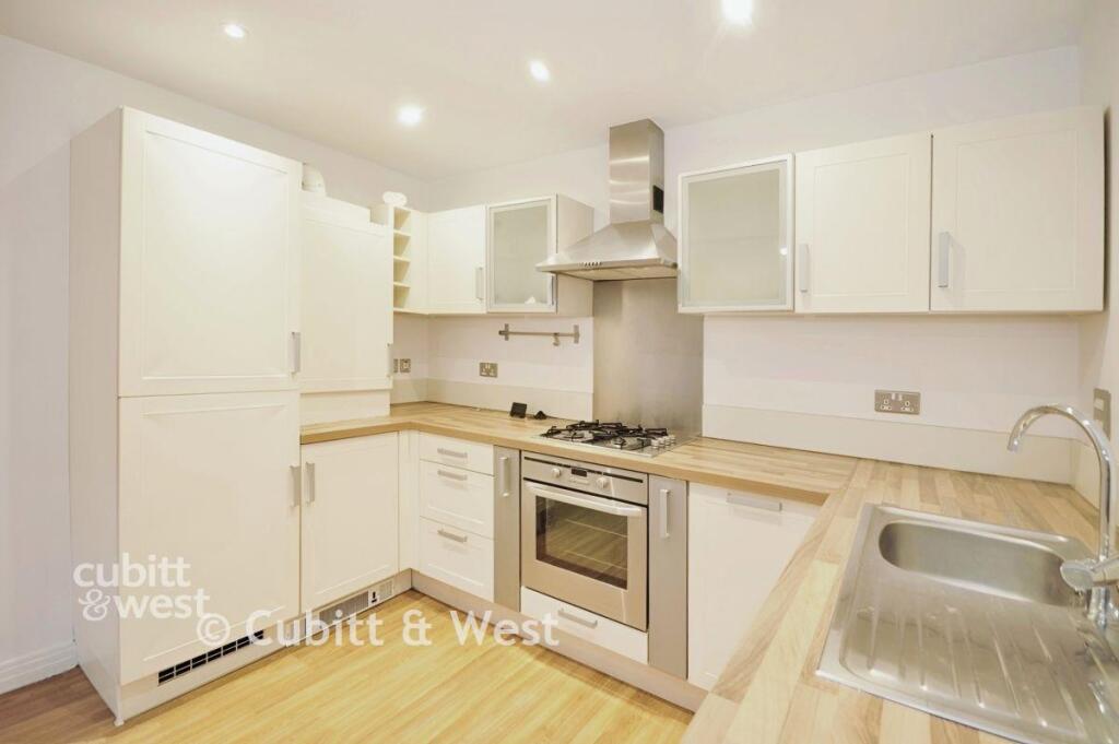 Apartment in Reigate and Banstead, Surrey - View 5