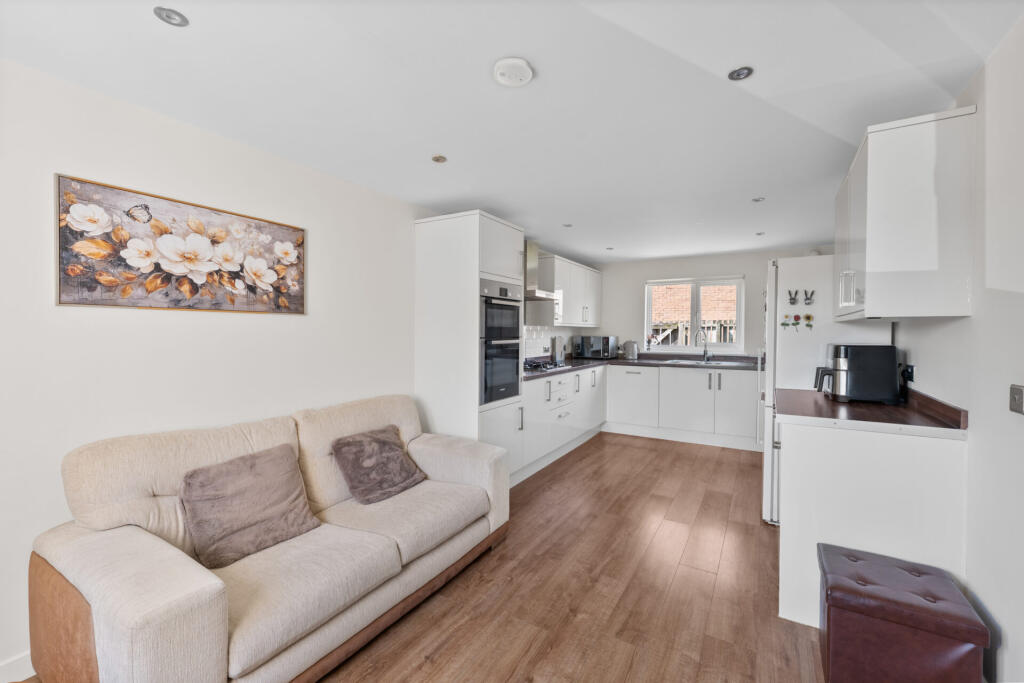 House in Glasgow, Southpark Village, Darnley - More