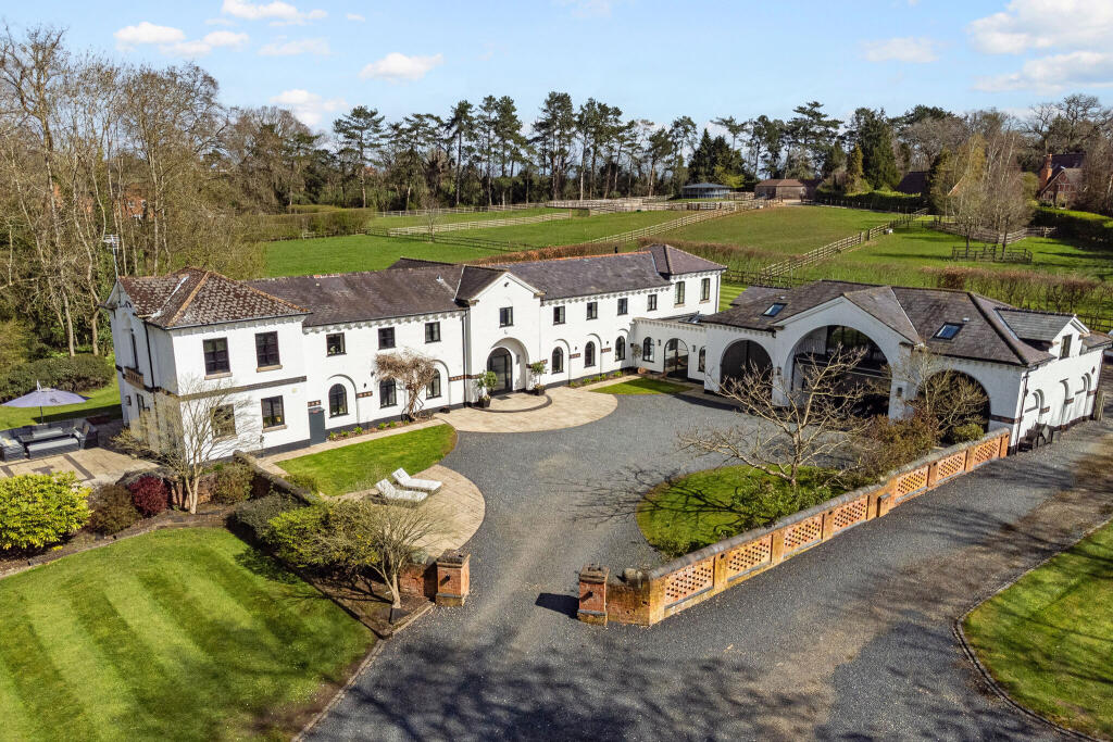 Main image of property: Ullenhall, Henley-In-Arden, B95