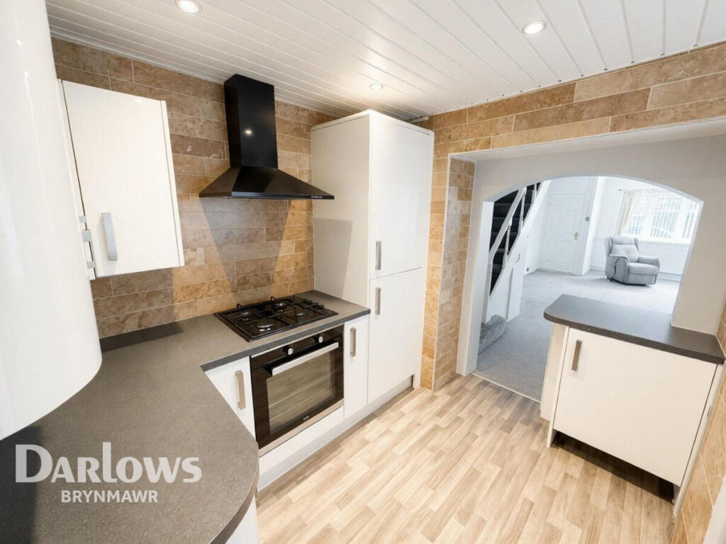 House in Newport - View 4