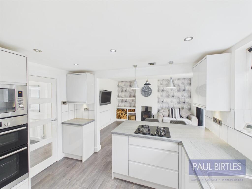 House in Trafford, Woodsend - More