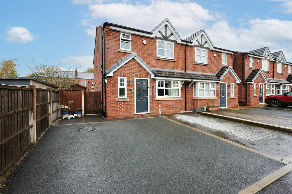 3 Bedroom Semi-Detached in WN2 2QU
