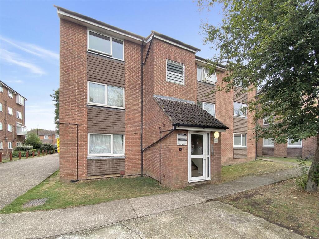 1-bed flat on Huxley Close, Northolt, £219,950