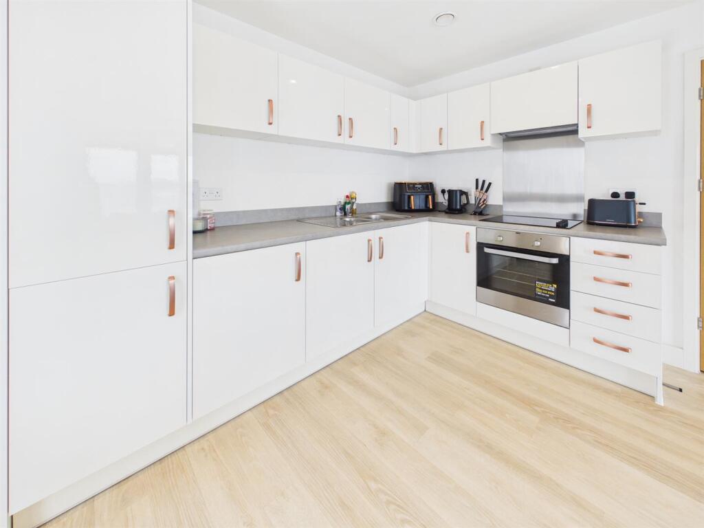 Apartment in Gloucester, The Waterfront, Linden - View 5