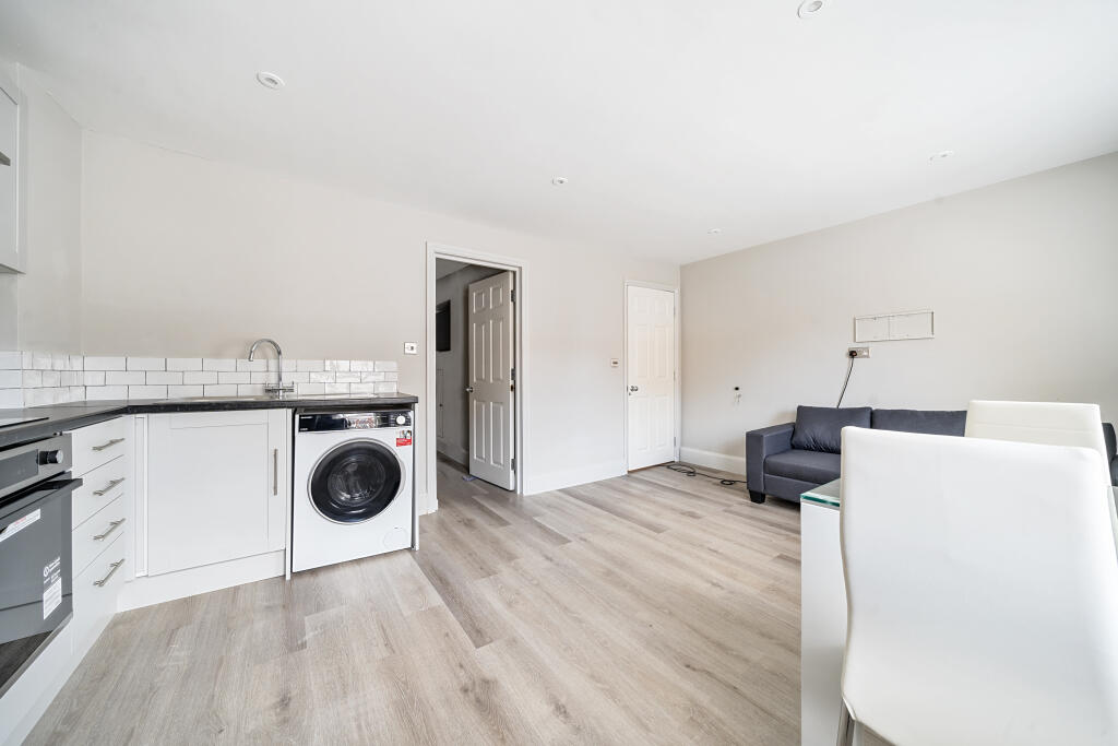 Apartment in Slough - View 3