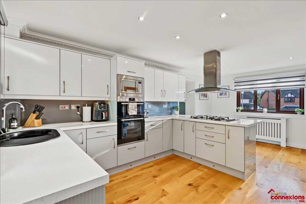 House in East Kilbride, Kittoch Muir Estate, Kittochside Village - More