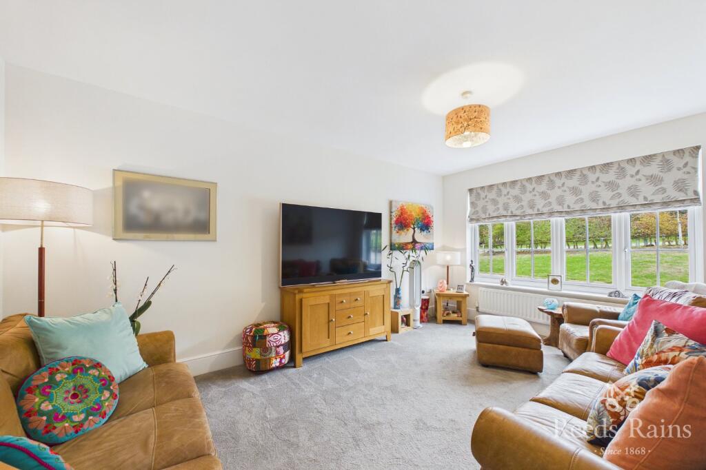 House in Eaton, Round Hill Gardens, Hulme Walfield - View 3