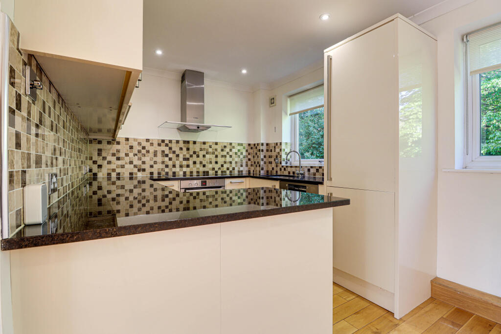 House in Harpenden, Roundwood - More