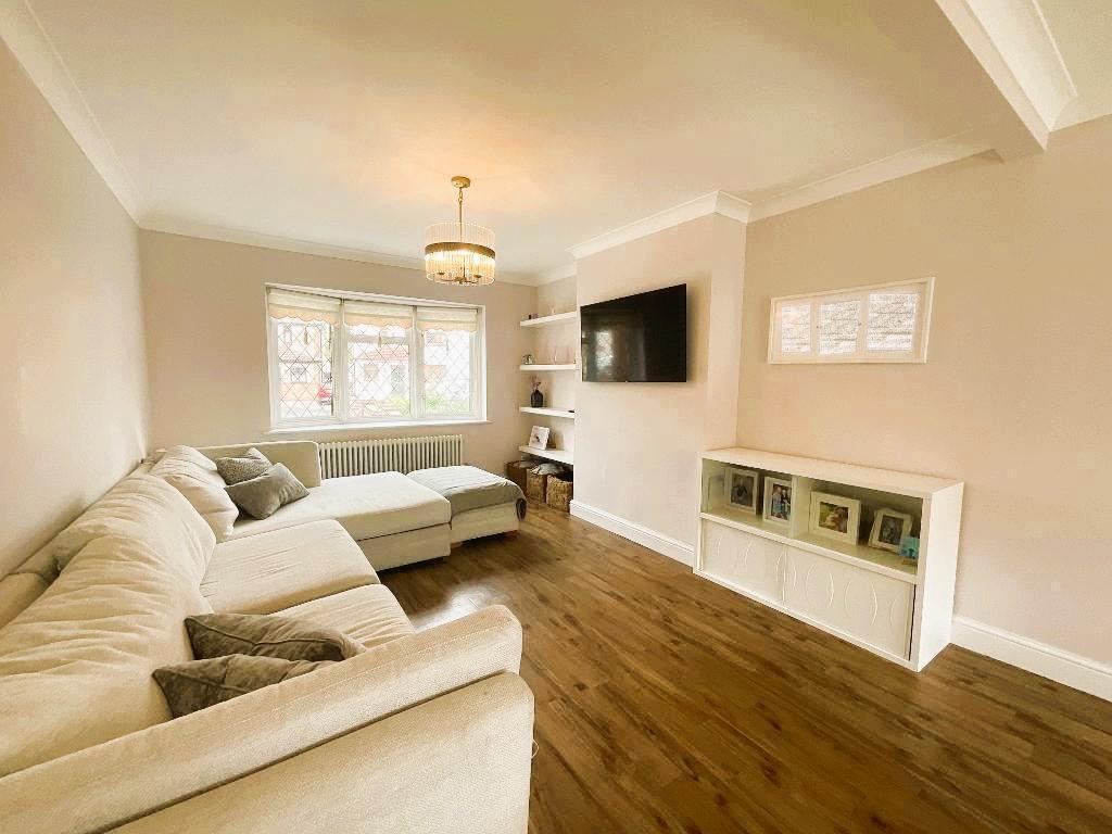 Warren Drive, Elm Park, Essex, RM12 4QY photo 2