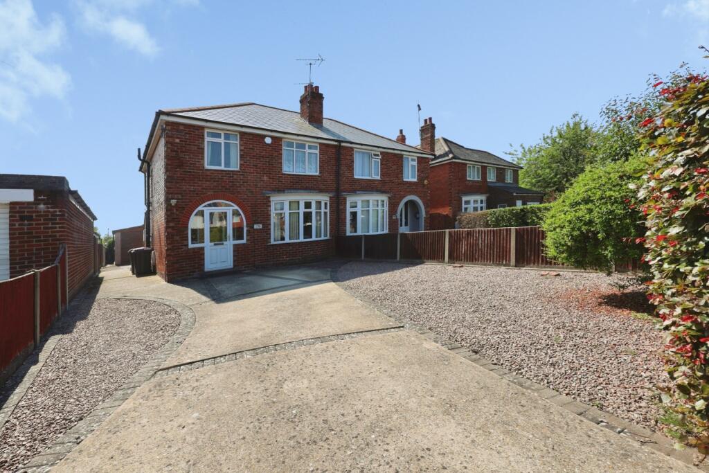 Main image of property: Lincoln Road, North Hykeham, Lincoln, Lincolnshire, LN6 8EF